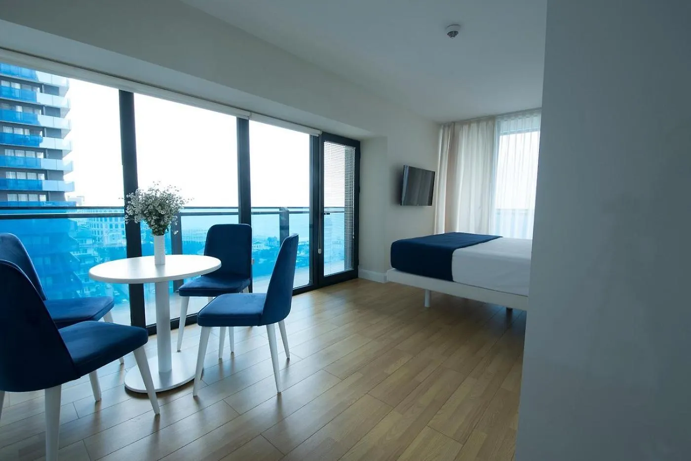 Pleasant Sea View Aparthotel In Orbi City Батуми