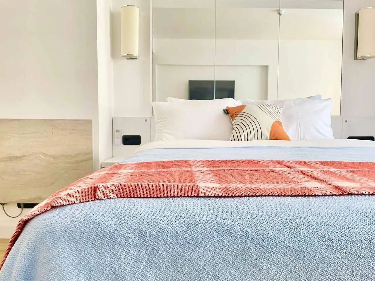 Pleasant Sea View Aparthotel In Orbi City Батуми